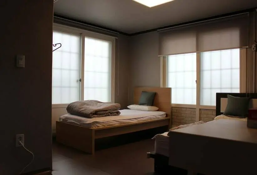Standard Kolmen Hengen Huone, Blue Door Hostel Guesthouse
