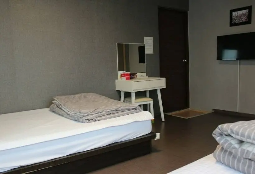 Standard Kolmen Hengen Huone, Blue Door Hostel Guesthouse