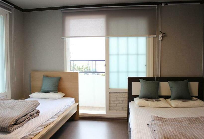 Habitació Triple Estàndard, Blue Door Hostel Guesthouse