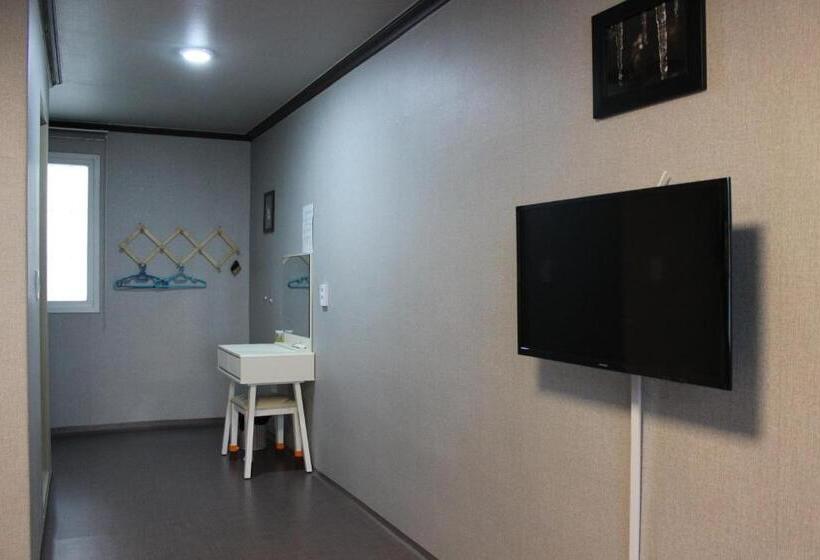 Family Room, Blue Door Hostel Guesthouse