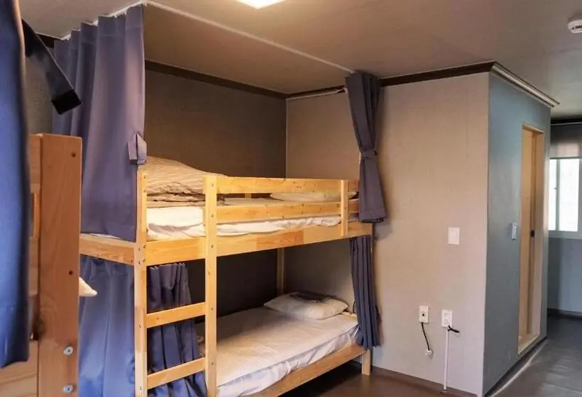 Perhehuone, Blue Door Hostel Guesthouse