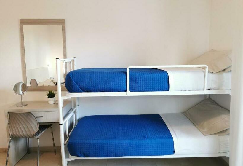 חדר לארבעה סטנדרטי עם מרפסת, Bellini