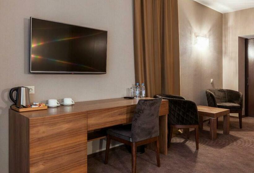 استودیوی لوکس, Crystal