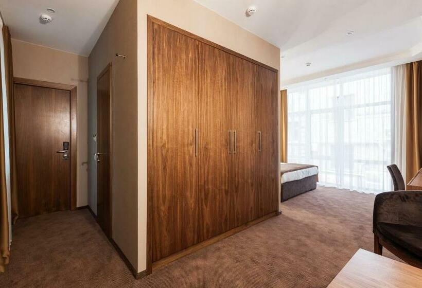 استودیوی لوکس, Crystal