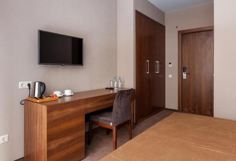 اتاق کلاس بیزنس, Crystal