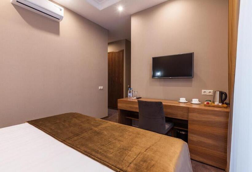 اتاق کلاس بیزنس, Crystal