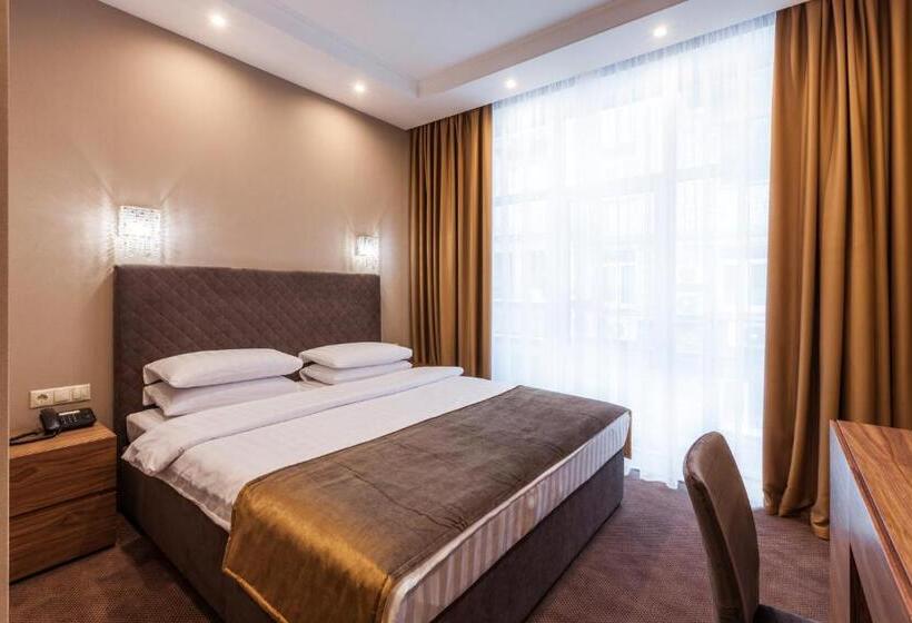 اتاق کلاس بیزنس, Crystal