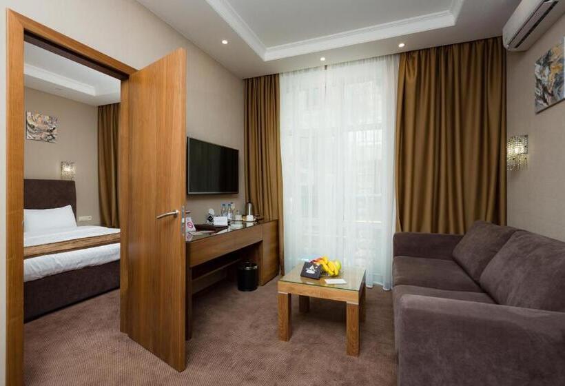 سوییت جونیور لوکس, Crystal