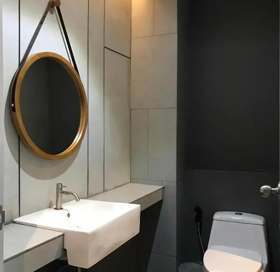 استودیوی استاندارد, Wara Boutique