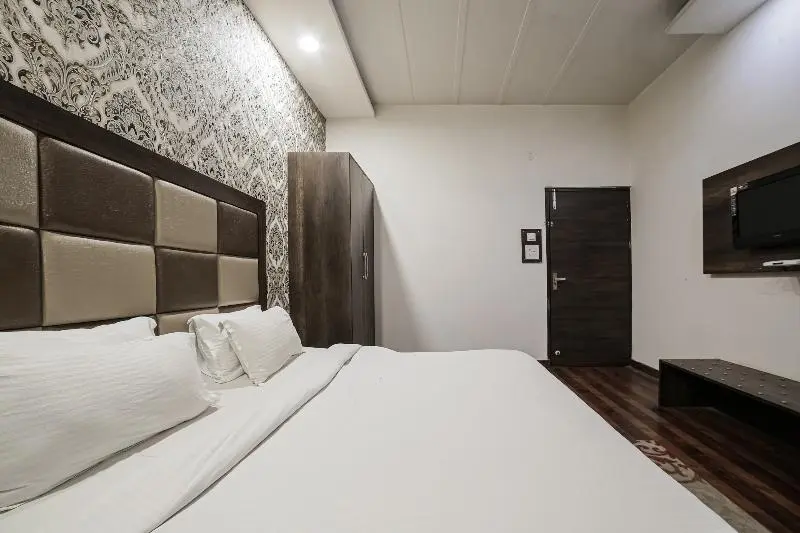 デラックスルーム, Super Townhouse Hollywood Heights
