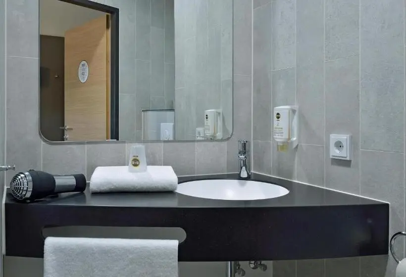 اتاق خانوادگی, B&b Hotel Aalborg