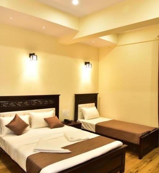 标准三人间, Sak Royal Residency
