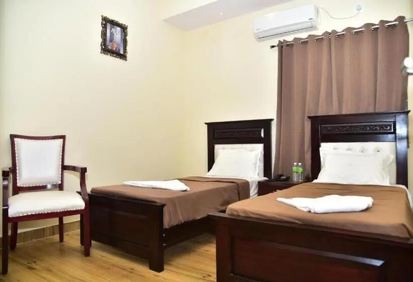 Basic Kolmen Hengen Huone, Sak Royal Residency