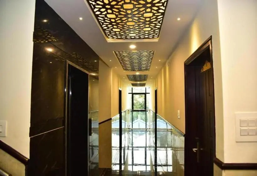 Basic Kolmen Hengen Huone, Sak Royal Residency