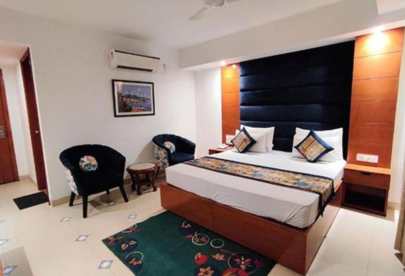 Номер Deluxe, The Angel Hotel & Suites Near Medanta