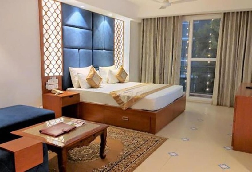 Номер Deluxe, The Angel Hotel & Suites Near Medanta