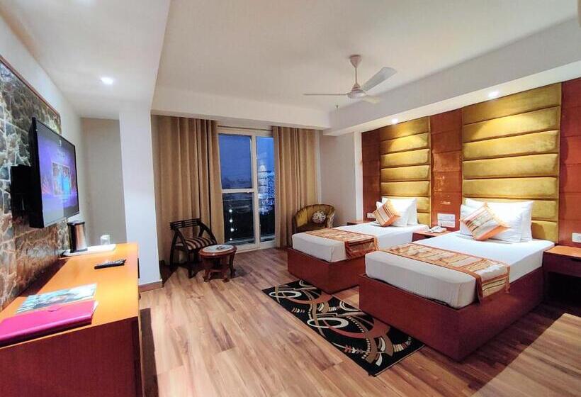 Номер Deluxe, The Angel Hotel & Suites Near Medanta