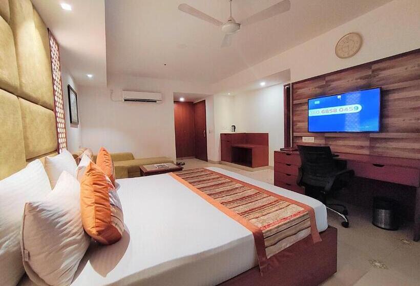 Студия Deluxe, The Angel Hotel & Suites Near Medanta