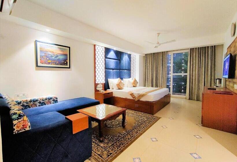 Студия Deluxe, The Angel Hotel & Suites Near Medanta