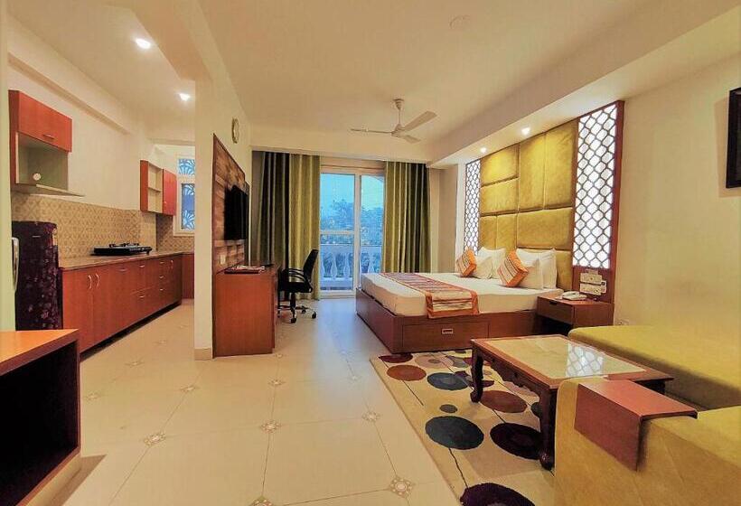 Студия Deluxe, The Angel Hotel & Suites Near Medanta