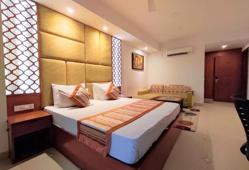 Студия Deluxe, The Angel Hotel & Suites Near Medanta