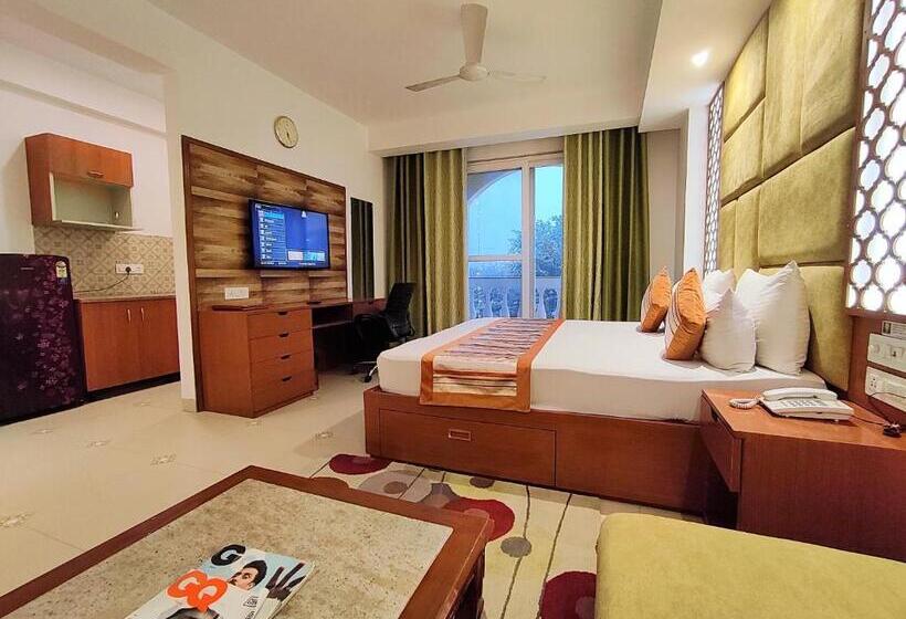 Студия Deluxe, The Angel Hotel & Suites Near Medanta