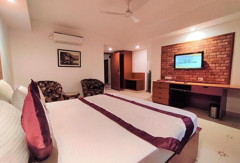 Номер Superior, The Angel Hotel & Suites Near Medanta