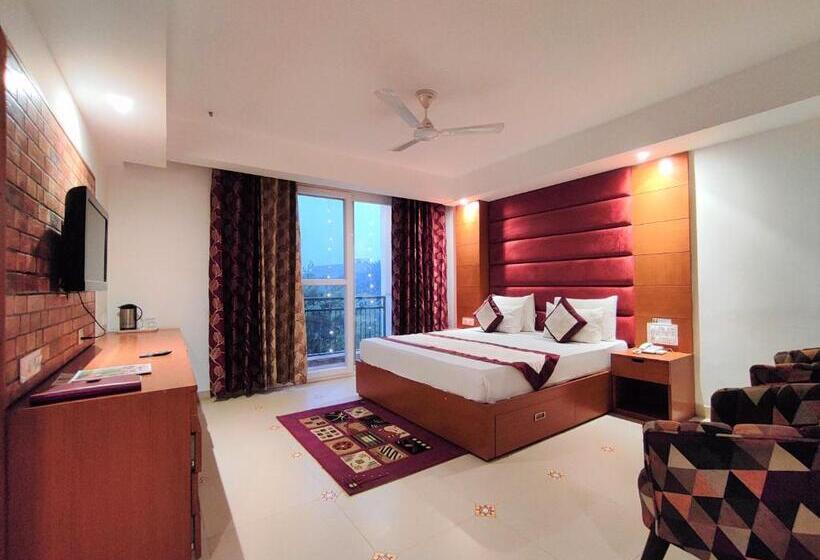 Номер Superior, The Angel Hotel & Suites Near Medanta