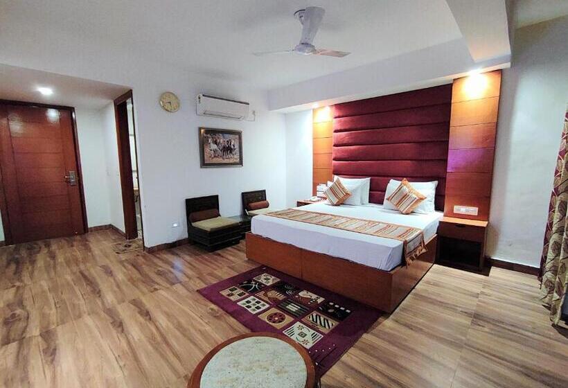 Номер Superior, The Angel Hotel & Suites Near Medanta