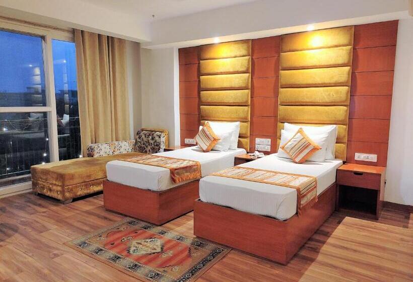 Номер Superior, The Angel Hotel & Suites Near Medanta