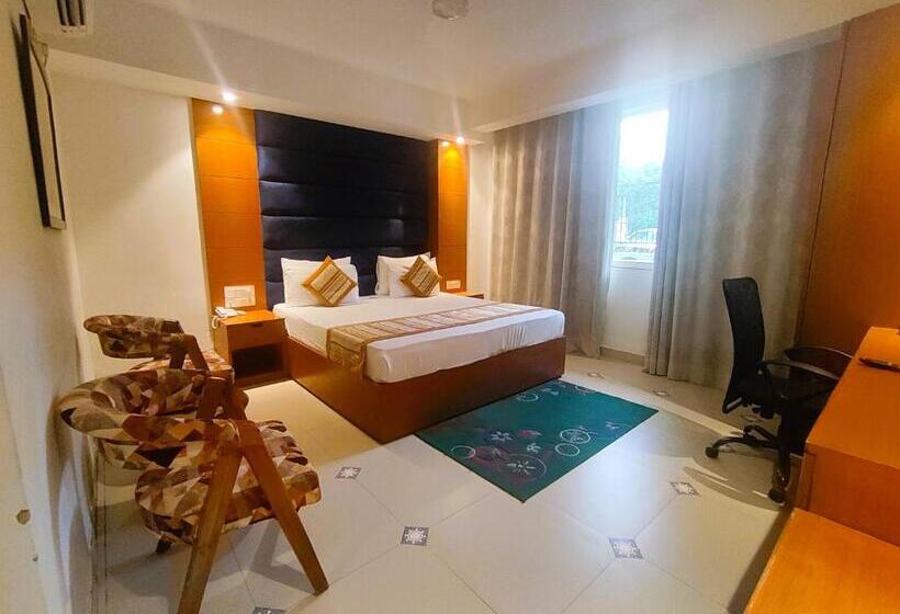 Стандартный Номер Кровать Кинг, The Angel Hotel & Suites Near Medanta