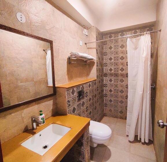 Стандартный Номер Кровать Кинг, The Angel Hotel & Suites Near Medanta