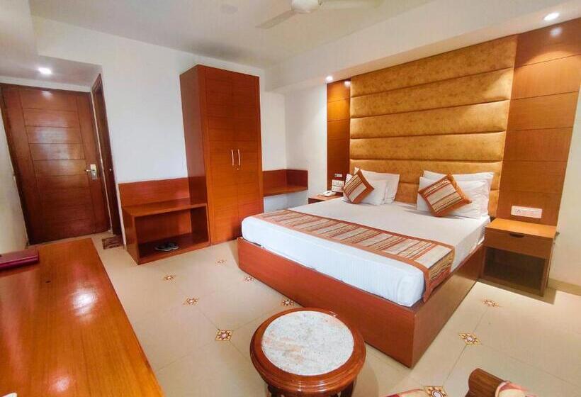 Стандартный Номер Кровать Кинг, The Angel Hotel & Suites Near Medanta