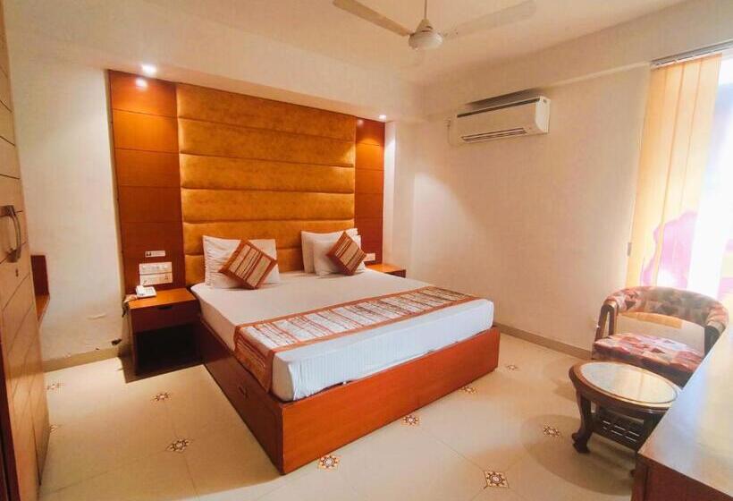 Стандартный Номер Кровать Кинг, The Angel Hotel & Suites Near Medanta