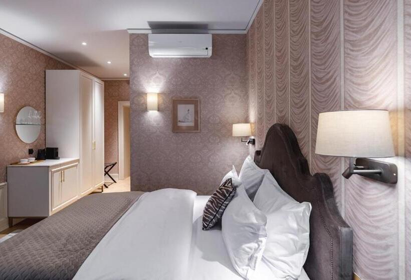 Номер Стандарт, Unicus Palace Old Town   Destigo Hotels