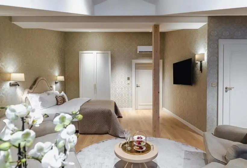 اتاق لوکس, Unicus Palace Old Town Destigo Hotels