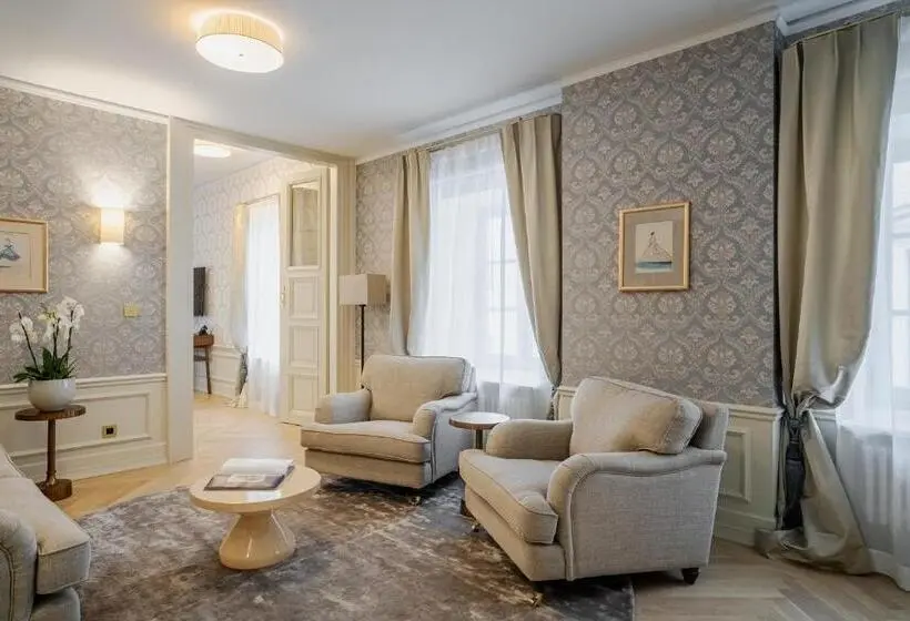 سوییت, Unicus Palace Old Town Destigo Hotels