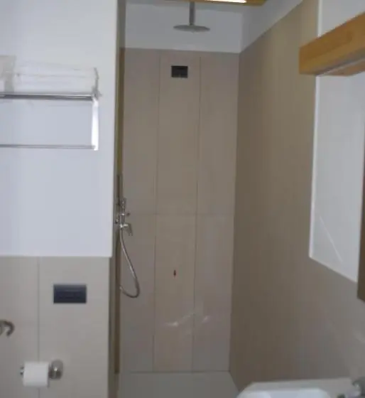 Comfort Kolmen Hengen Huone, B&b Alciliegio