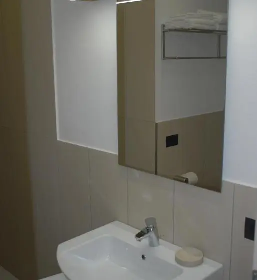 Comfort Kolmen Hengen Huone, B&b Alciliegio