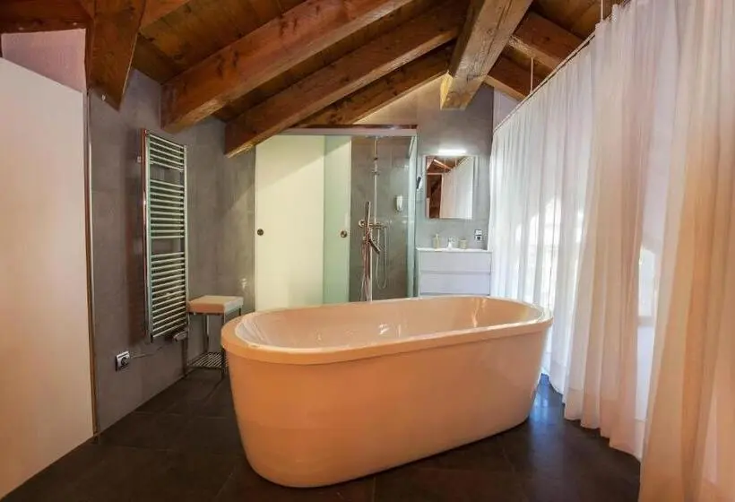 Deluxe Suite King Bed, B&b La Lluna