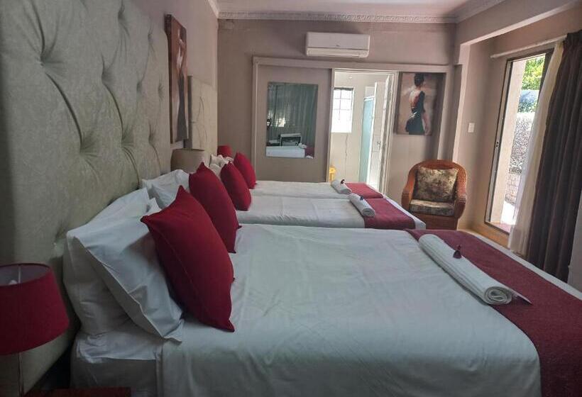 חדר משפחתי נוף לגינה, Lavender Lane