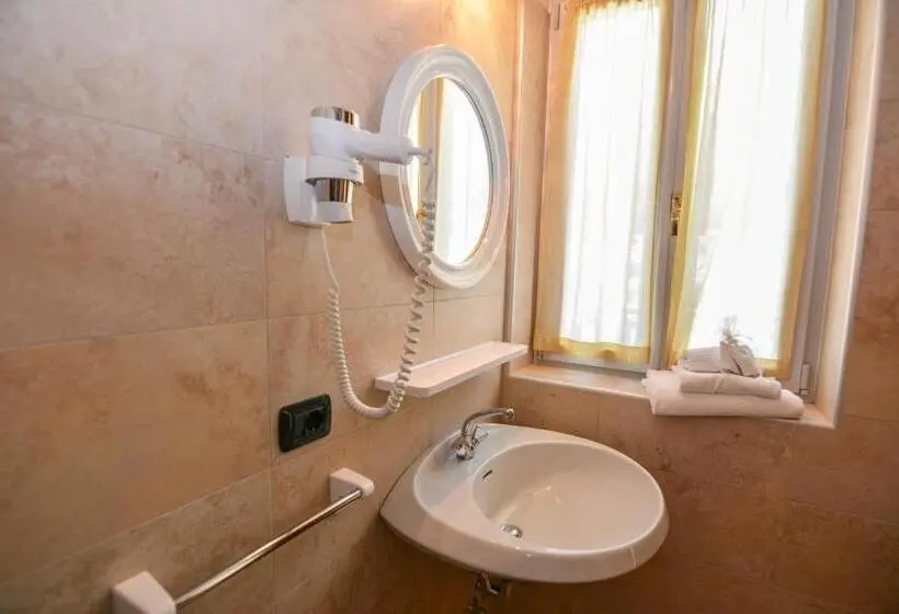 Standard Yhden Hengen Huone, Alpieve Albergo Pieve