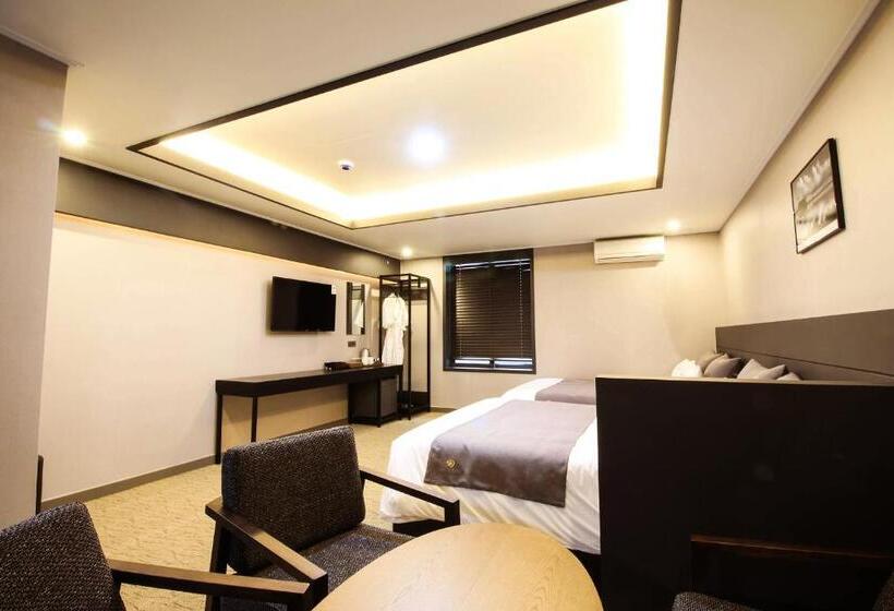 Suite Queen Bed, Bcent