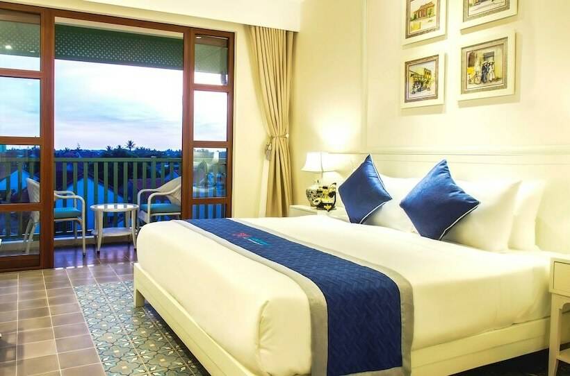 اتاق لوکس با چشم‌انداز استخر, Lantana Riverside Hoi An Boutique Hotel & Spa
