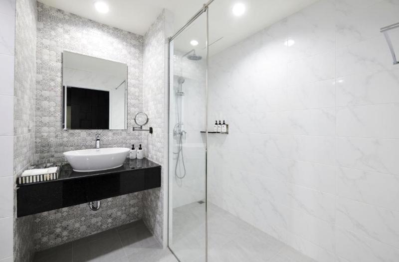 اتاق لوکس با چشم‌انداز استخر, Lantana Riverside Hoi An Boutique Hotel & Spa