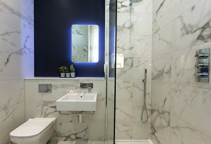 디럭스 룸, The Lane