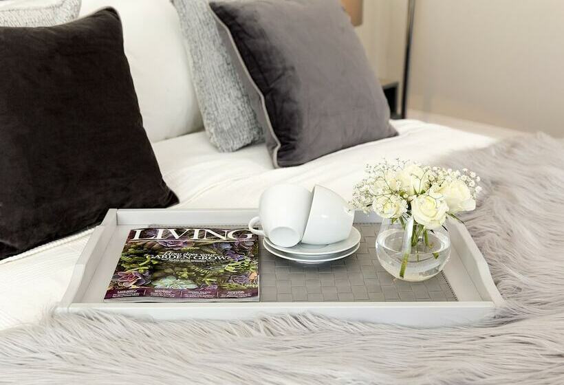 디럭스 룸, The Lane