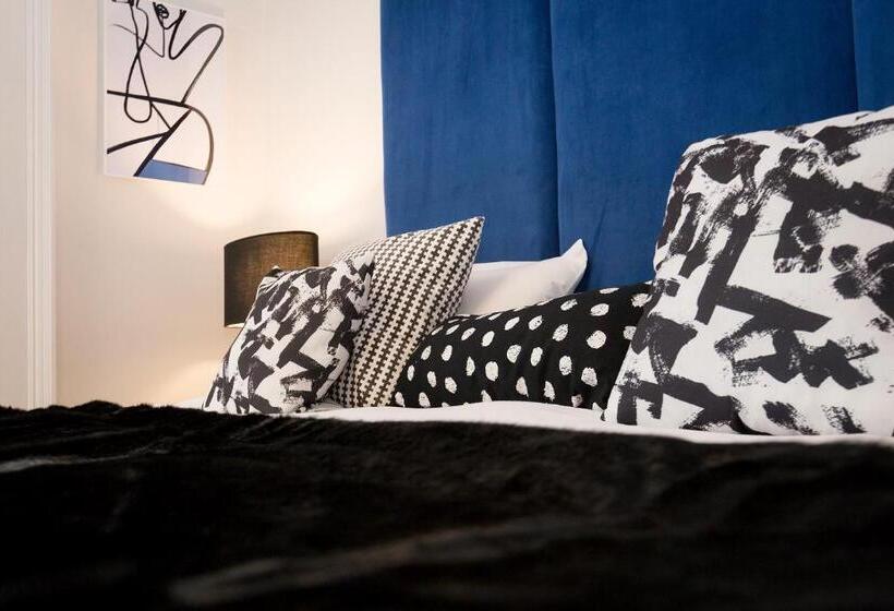 디럭스 룸, The Lane