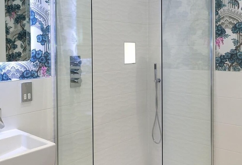 디럭스 룸, The Lane