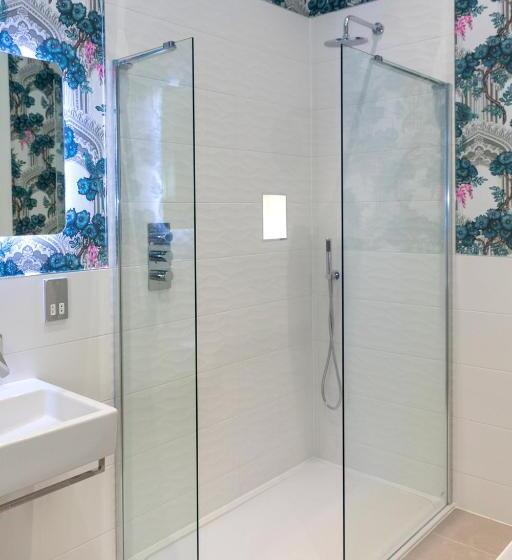 수피리어 룸, The Lane